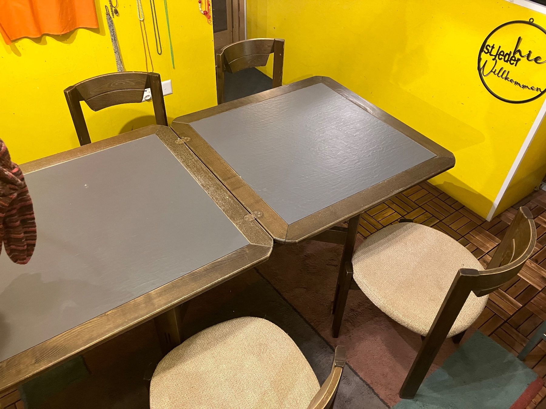 Set di tavolo e panche: Tisch aufklappbar mit 4 Stühlen ab 1 CHF – Usato da Erlenbach im Simmental! venduto da Simmentaler-Perlen 3