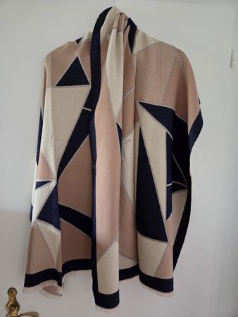 Trendiger Winter Schal mit geometrischem Muster, neu!