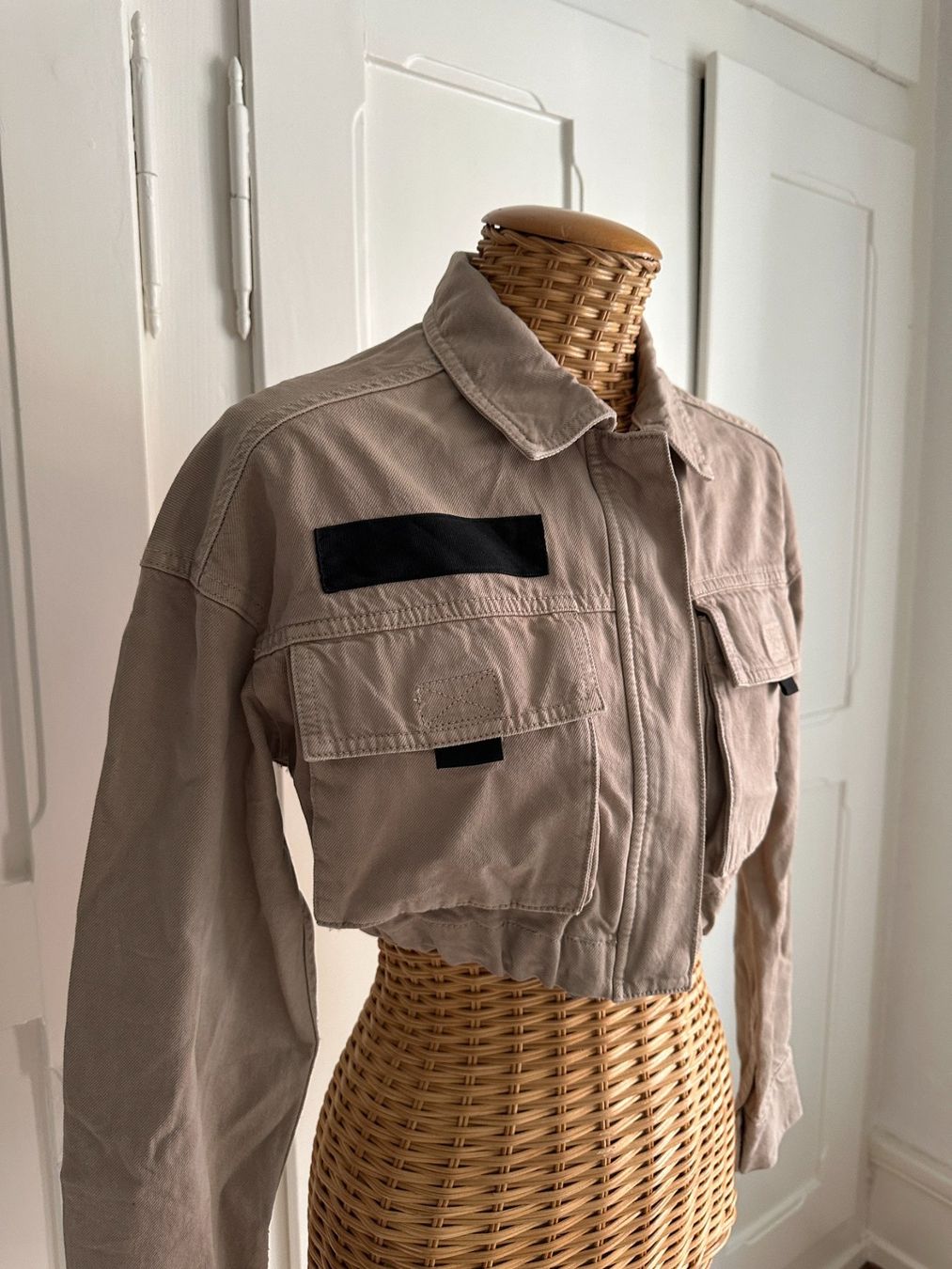 Bershka Jacken: BERSHKA - cropped Jacke beige XS – Gebraucht aus Zürich von Diazaio 1