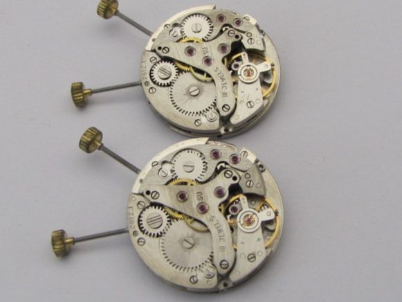 Orologi: 2 Weckeruhrwerke SU, baugleich mit AS 1475. NOS – Usato da Pieterlen venduto da Flipper0