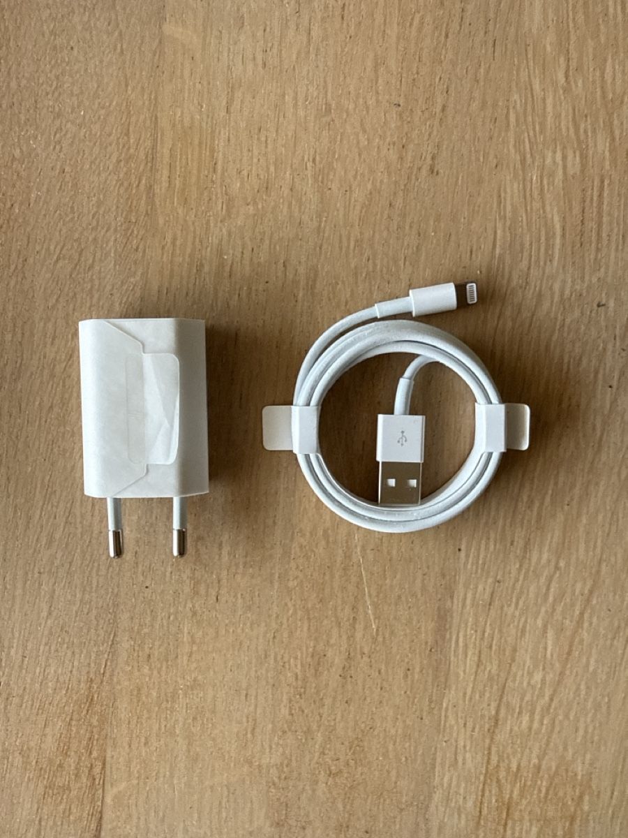 Apple Caricabatterie: NEW original iPhone power adapter – Nuovo e nell'imballaggio originale da Genève venduto da hai_2rp8