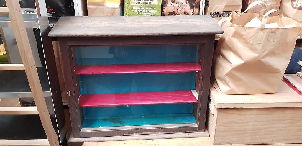 Vetrine: Vitrine – Usato da Bern venduto da Domskeskulturservice 2