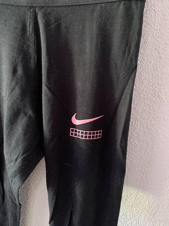 Leggings: Nike Leggins mit Pinkem Logo – Gebraucht aus Wahlen b. Laufen von Jeanine_T 2