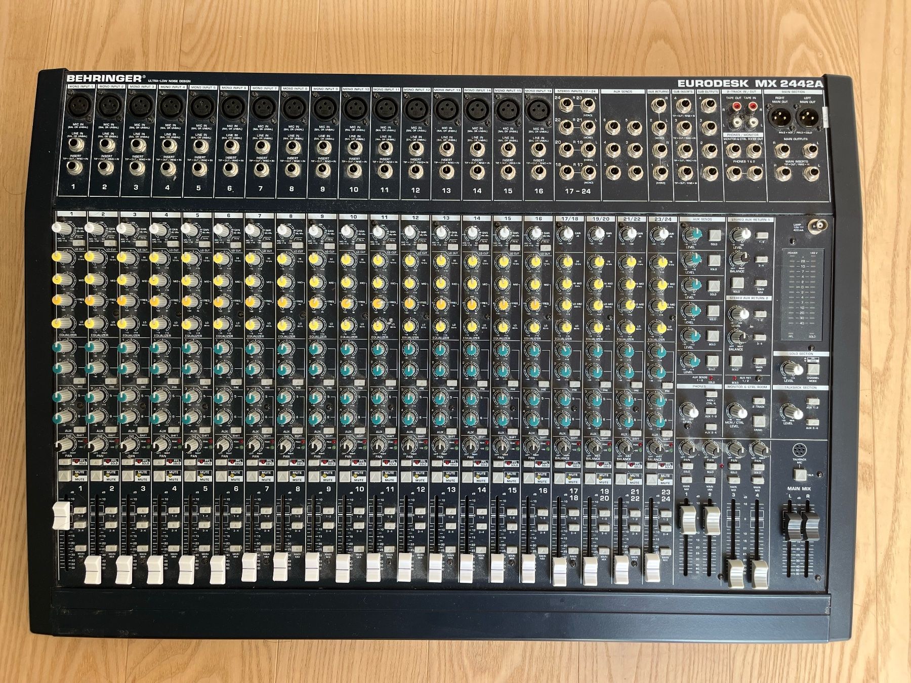 Behringer Platines de mixage: Behringer Eurodesk MX2442A Mischpult – D'occasion à Adliswil par tte_dtr6