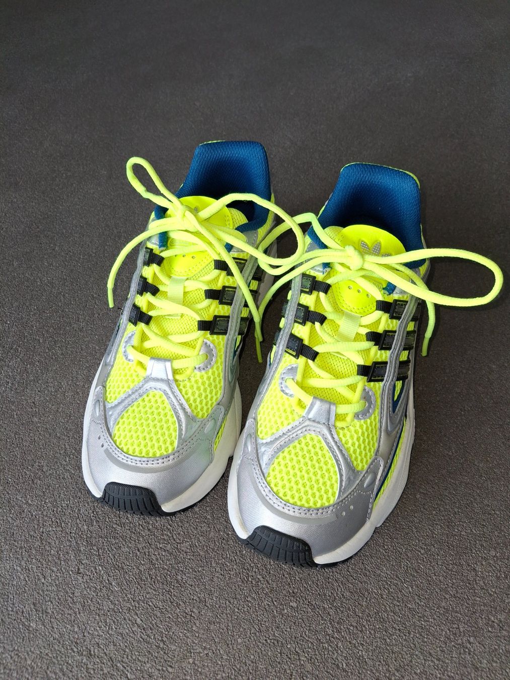 Adidas Damenschuhe: Adidas Sneaker Top Zustand – Gebraucht aus Widnau von Ms_Lefthand 1