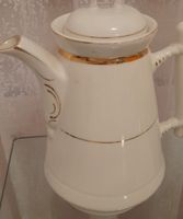 Elegante Porzellan Teekanne mit Goldrand