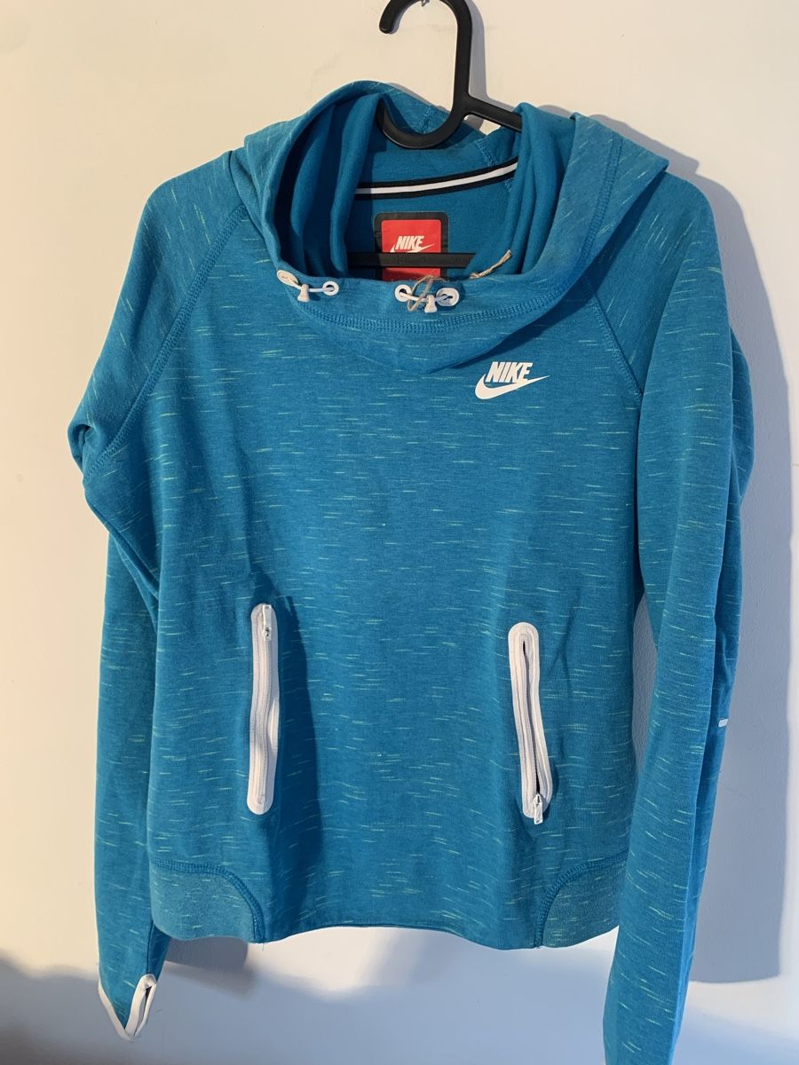 Nike Pullover & Sweatshirts: Pullover Nike – Gebraucht aus Bubendorf von lebkuchen03