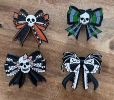 Set 4x Pin Totenkopf Gothic Schleifen