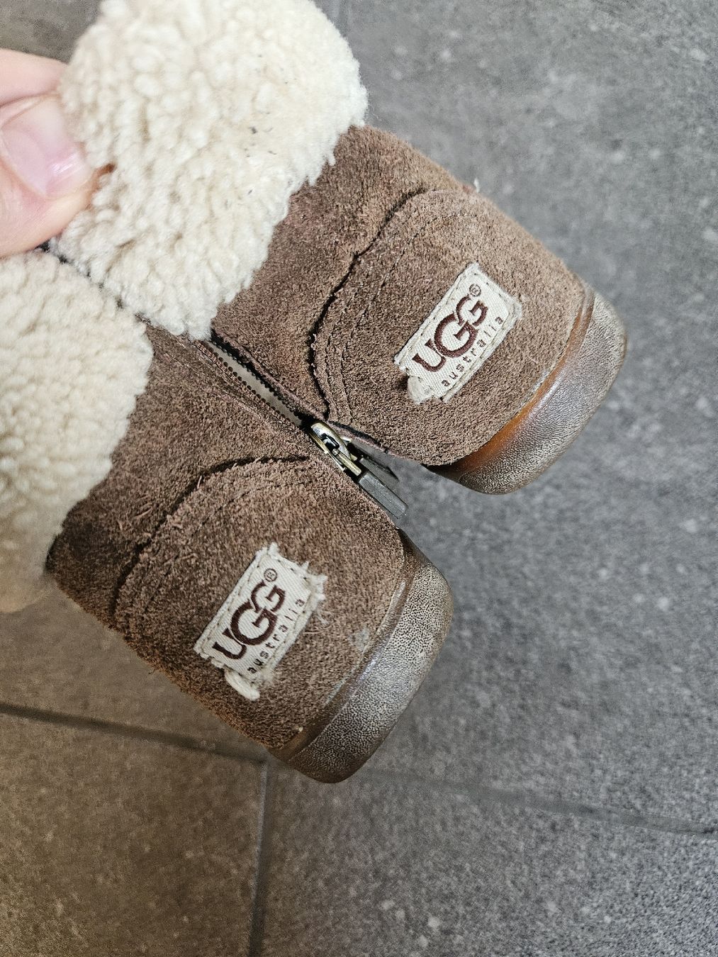 Ugg Scarpe per ragazzi: Winterstiefel Grösse 22.5 – Usato da Sempach venduto da Bebla10 1