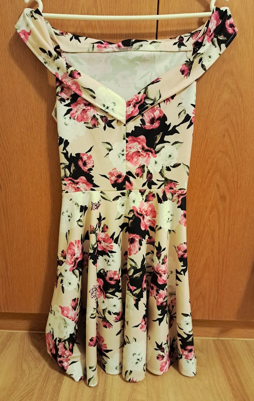 Kleider: neu! Sommerkleid mit Blumenmuster Grösse S – Neu (gemäss Beschreibung) aus Uzwil von eri_lz5x