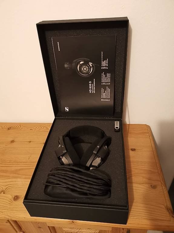 Sennheiser Cuffie: Sennheiser HD 800 S Kopfhörer + Echtholz Stativ – Nuovo (secondo la descrizione) da Oberuzwil venduto da Pr0ton 2