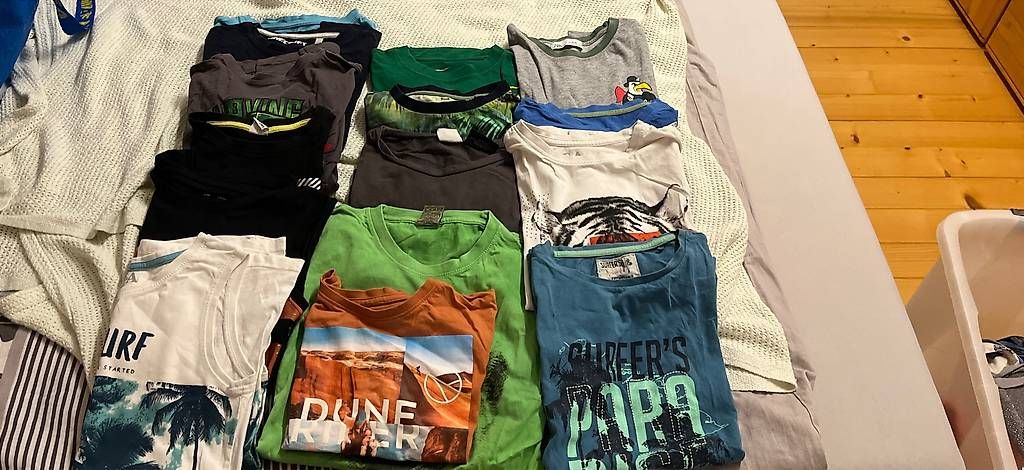 Camicie, T-shirt & Polo: T Shirt Paket 146/152 – Usato da Uttwil venduto da julesonne