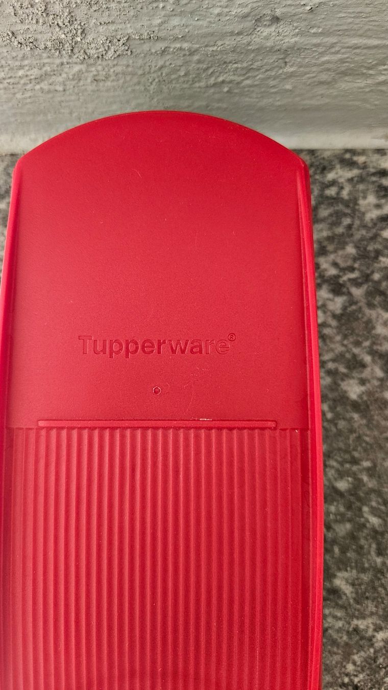 Tupperware Contenitori & Simili: Contenitore in plastica rossa Tupperware – Usato da Melano venduto da H-Sara 1