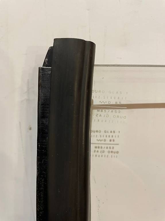 Tutti pezzi di ricambio auto: Ausstellfenster für BMW E10, E20 – Usato da Lamboing venduto da Sudaliso4 1