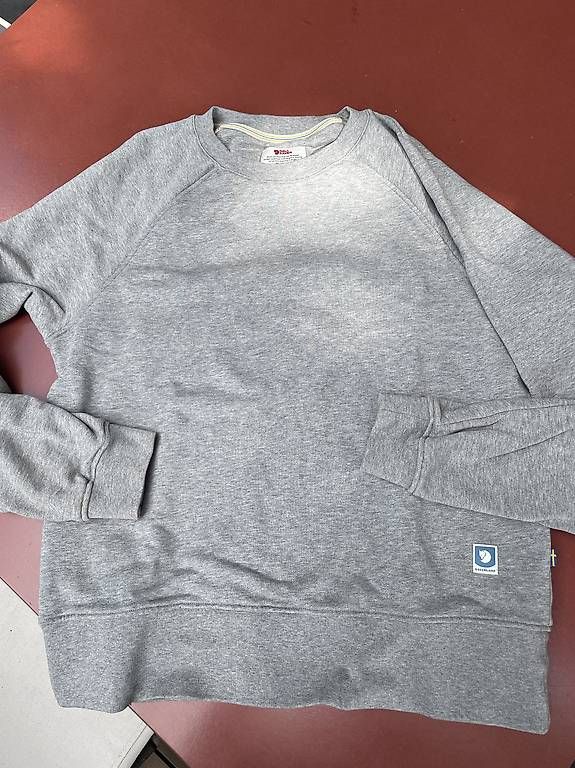 Pullover & Sweatshirts: Hellgrauer Pulli von Fjällräven – Neu und originalverpackt aus Gelterkinden von hel_j2b6