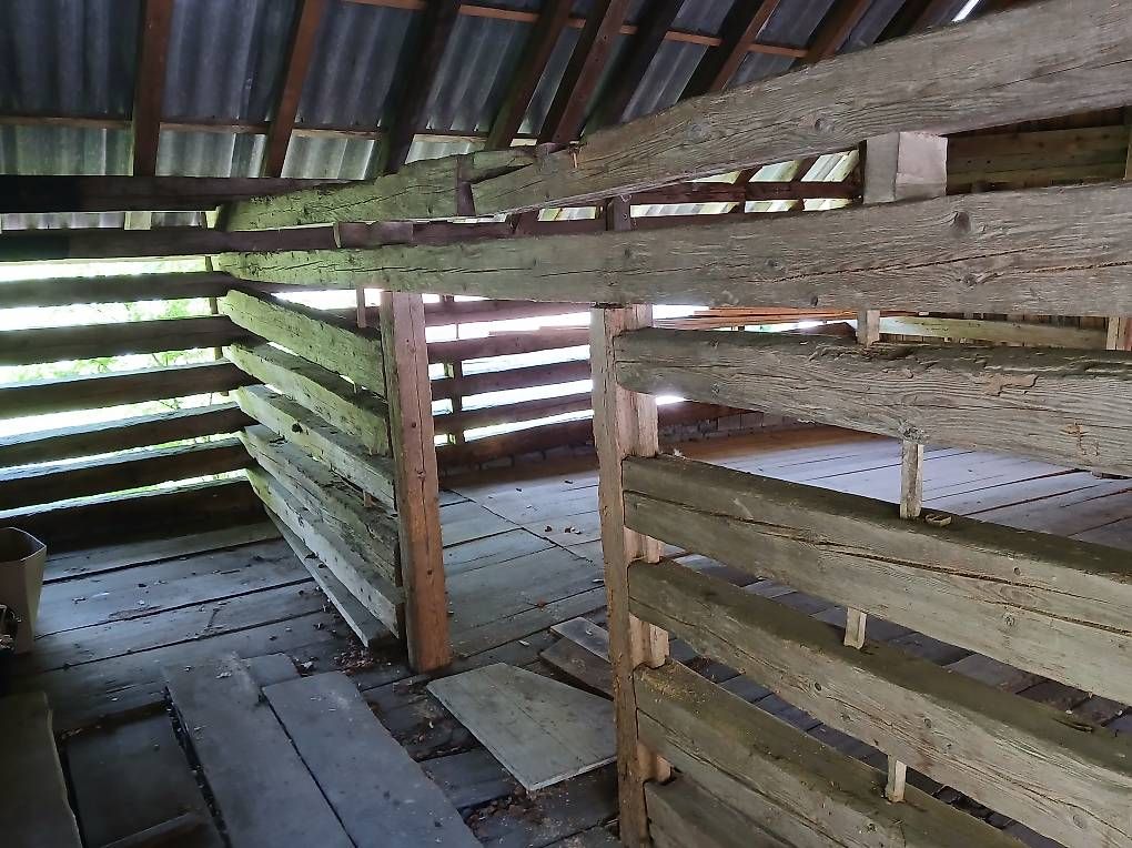 Articoli in legno: Altholz Ballken – Usato da Emmetten venduto da Hattiger2 1