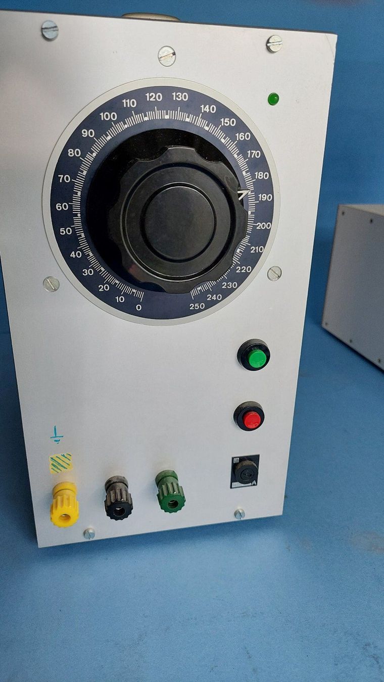 Elektronikbauteile: Galvanisch getrennter Variac 250 VA – Gebraucht aus Bülach von blksize