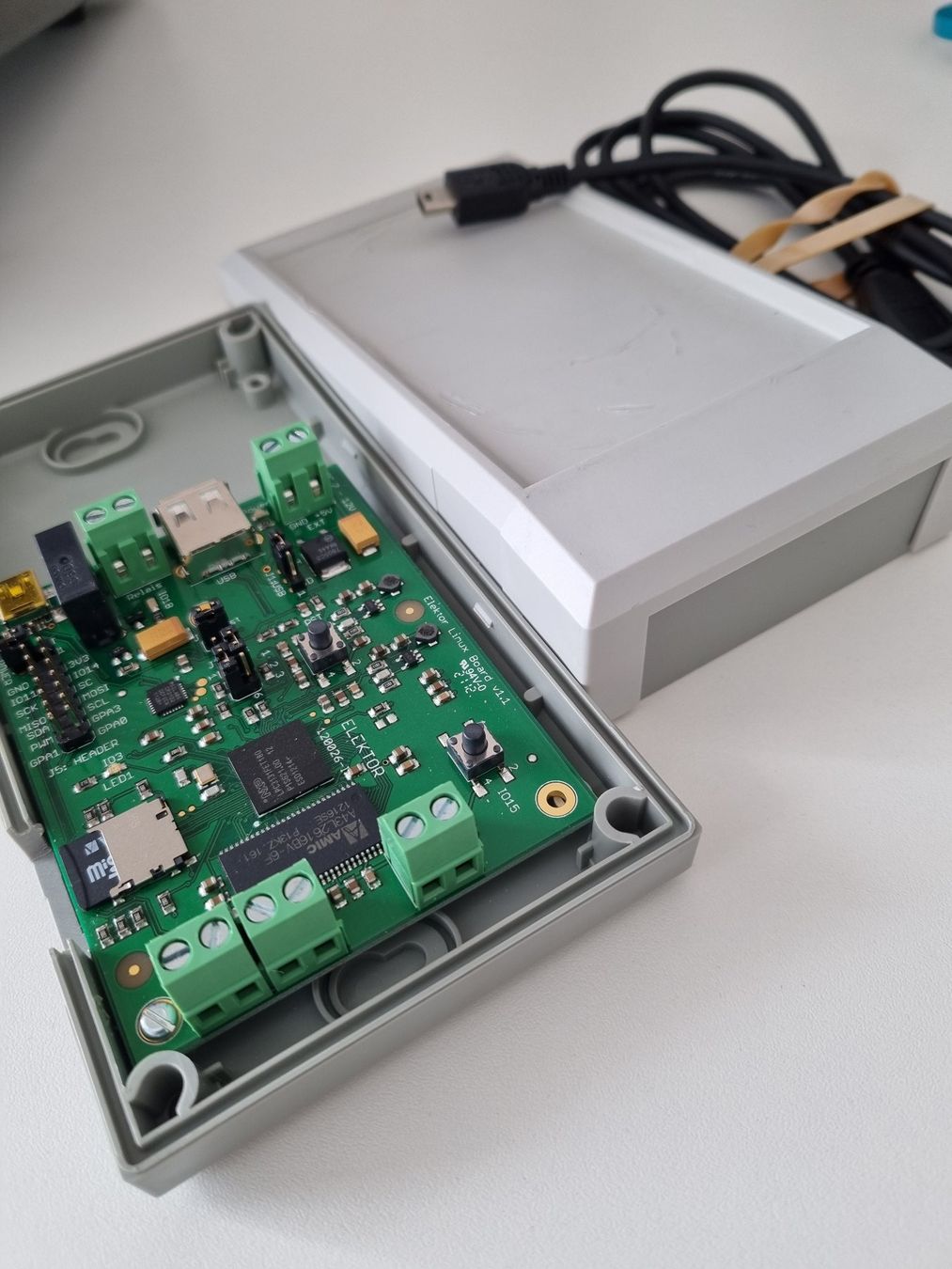 Libri: Linux Embedded Elektor Board – Usato da Muri AG venduto da Dongle0