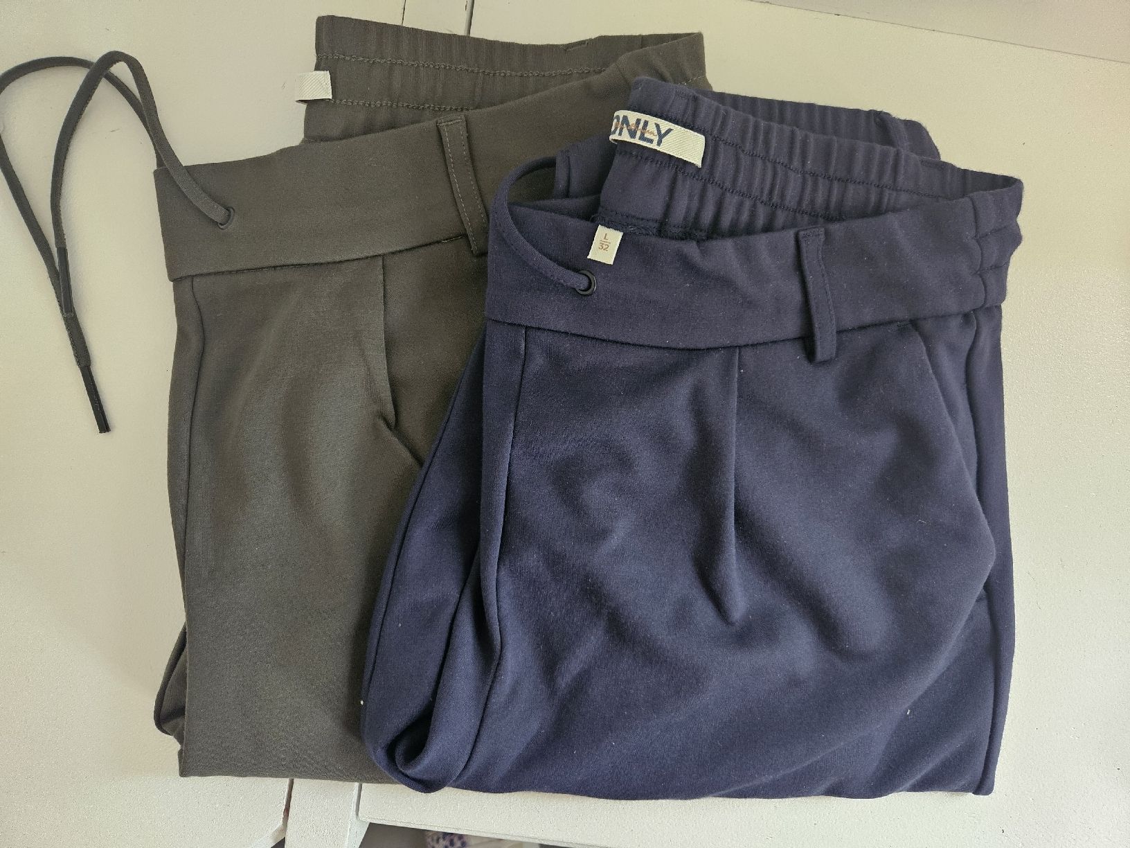 Only Pantaloni: Only Hose L /32 – Nuovo (secondo la descrizione) da Ennetbürgen venduto da LebuniaNW