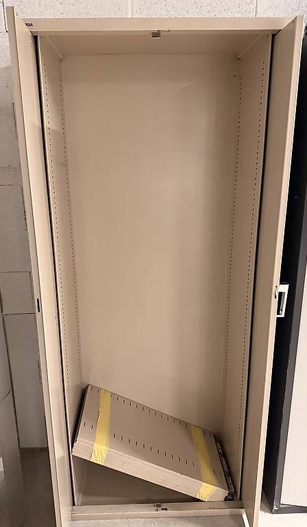 Armadi: Armoire métallique – Usato da Thônex venduto da donfuegoxx 1