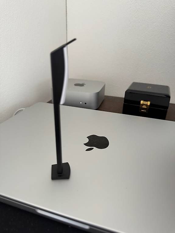 Tesla Caricabatterie: Tesla Charger Plastic Stand – Nuovo (secondo la descrizione) da Schübelbach venduto da Rahnmont 1