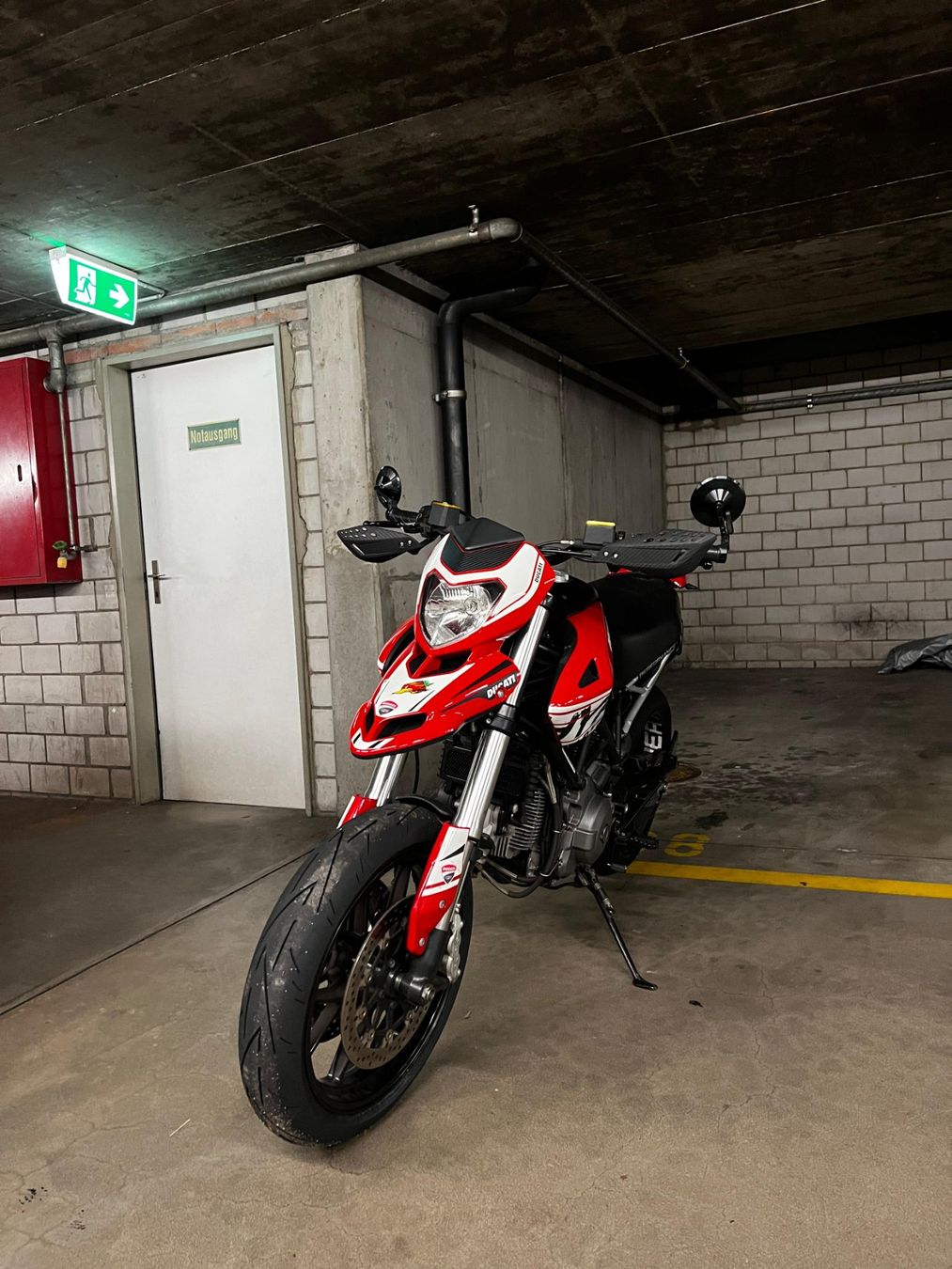 Ducati Strasse: Ducati Hypermotard 796 – Gebraucht aus Wettingen von ven_ld76