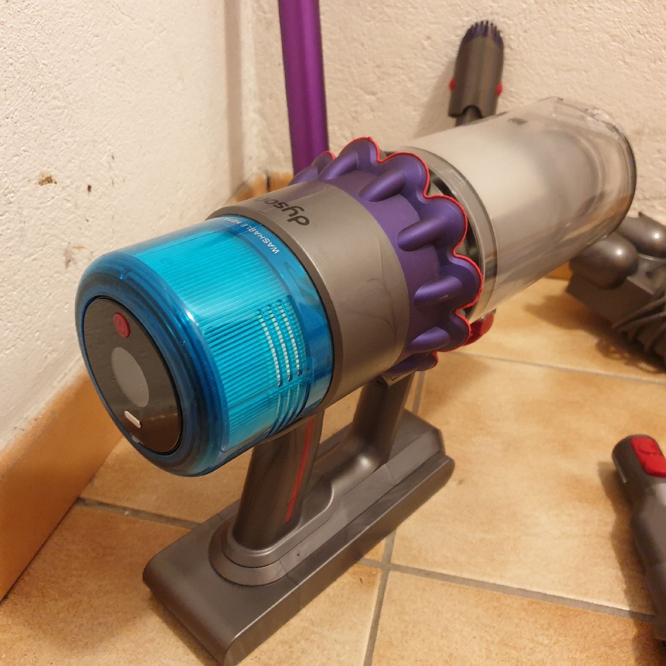 Dyson Aspirateurs & Accessoires: Staubsauger Dyson Gen5detect Absolute – D'occasion à Saxonne (Ayent) par SnowRoof 2
