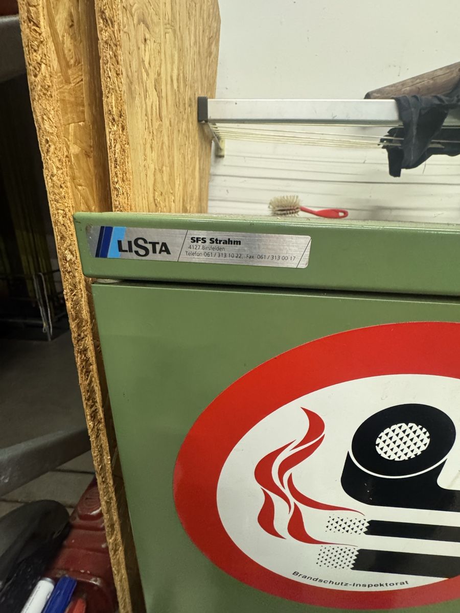 Lista Armadi: Betriebstoffschrank – Usato da Oberwil BL venduto da S.Koller2003 1