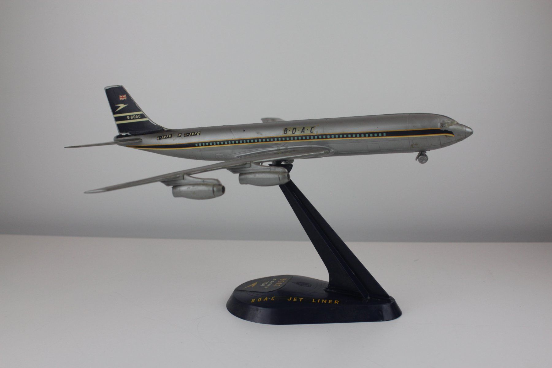 Boeing Modellbausätze & Standmodelle: BOAC Boeing 707 Modellflugzeug – Gebraucht aus Basel von IRMAundFRED