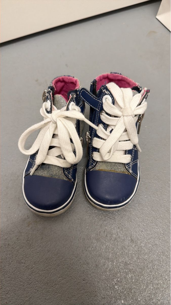 Geox Chaussures garçon: Kinder Sneaker blau weiss Gr.22 – D'occasion à Adlikon b.Regensdf par buf_trw9