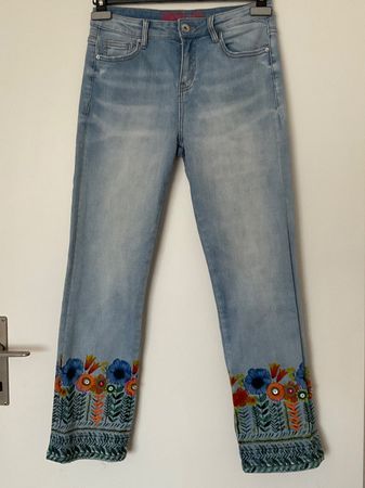 Desigual Exotic Jeans Gr 27 /36 mit Stickerei NEU!