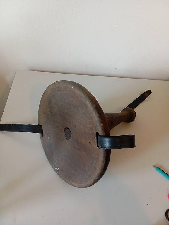 Hocker: Melkschemel historisch aus Holz – Gebraucht aus Basel von Petergunn
