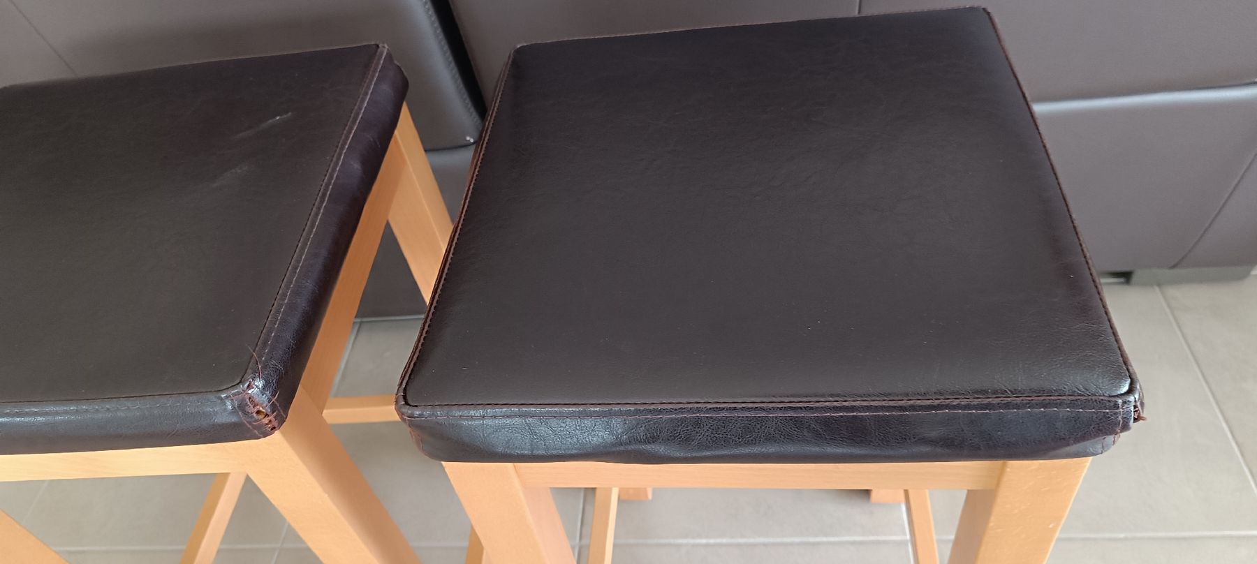 Hochstühle: 2 Barhocker braunes Echtleder Sitzhöhe 66 cm  – Gebraucht aus Wengi b. Büren von Rrehli 2