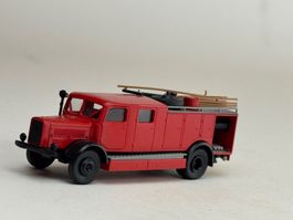 VE1- Brekina Mercedes Feuerwehr Rüstwagen