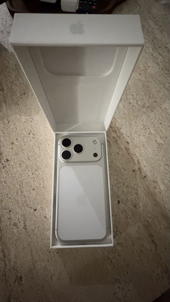 Apple Handys / Smartphones: iPhone 17 pro 256gb Neuf / Neu – Neu und originalverpackt aus Sion von N__V 1