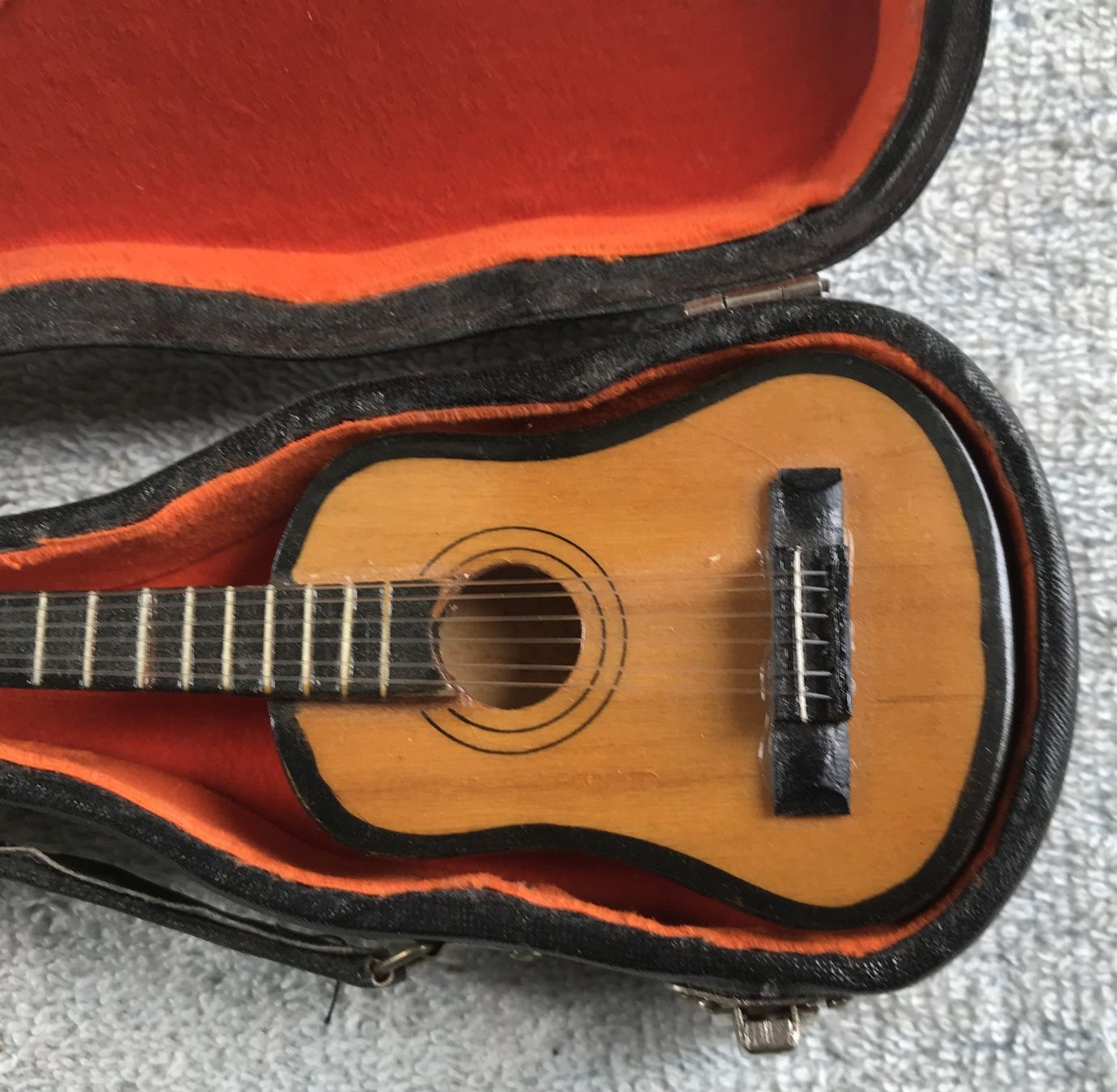 Strumenti musicali: GITARRE – Usato da Ostermundigen venduto da wini63 3