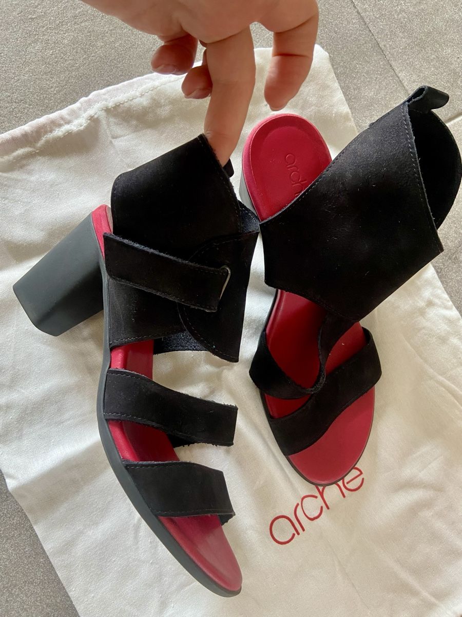 Arche Scarpe da donna: Arche Paris Black Suede Heeled Sandals - Gr. 39 - EUC – Usato da Arni AG venduto da LunaMeadow