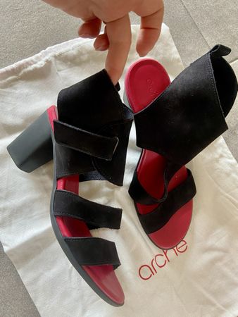 Arche Paris Black Suede Heeled Sandals - Gr. 39 - EUC