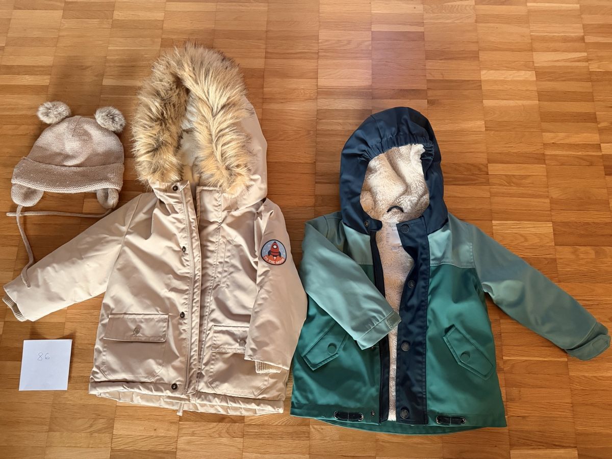 Kleiderpakete & -sets: Kinderjacken mit Mütze Gr 86 – Gebraucht aus Schaan von lulu_xx