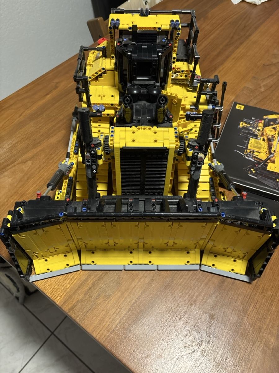 Technics Baukästen: LEGO Technic CAT D11 Bulldozer 42131 – Neu (gemäss Beschreibung) aus Horw von Ufdi93 2