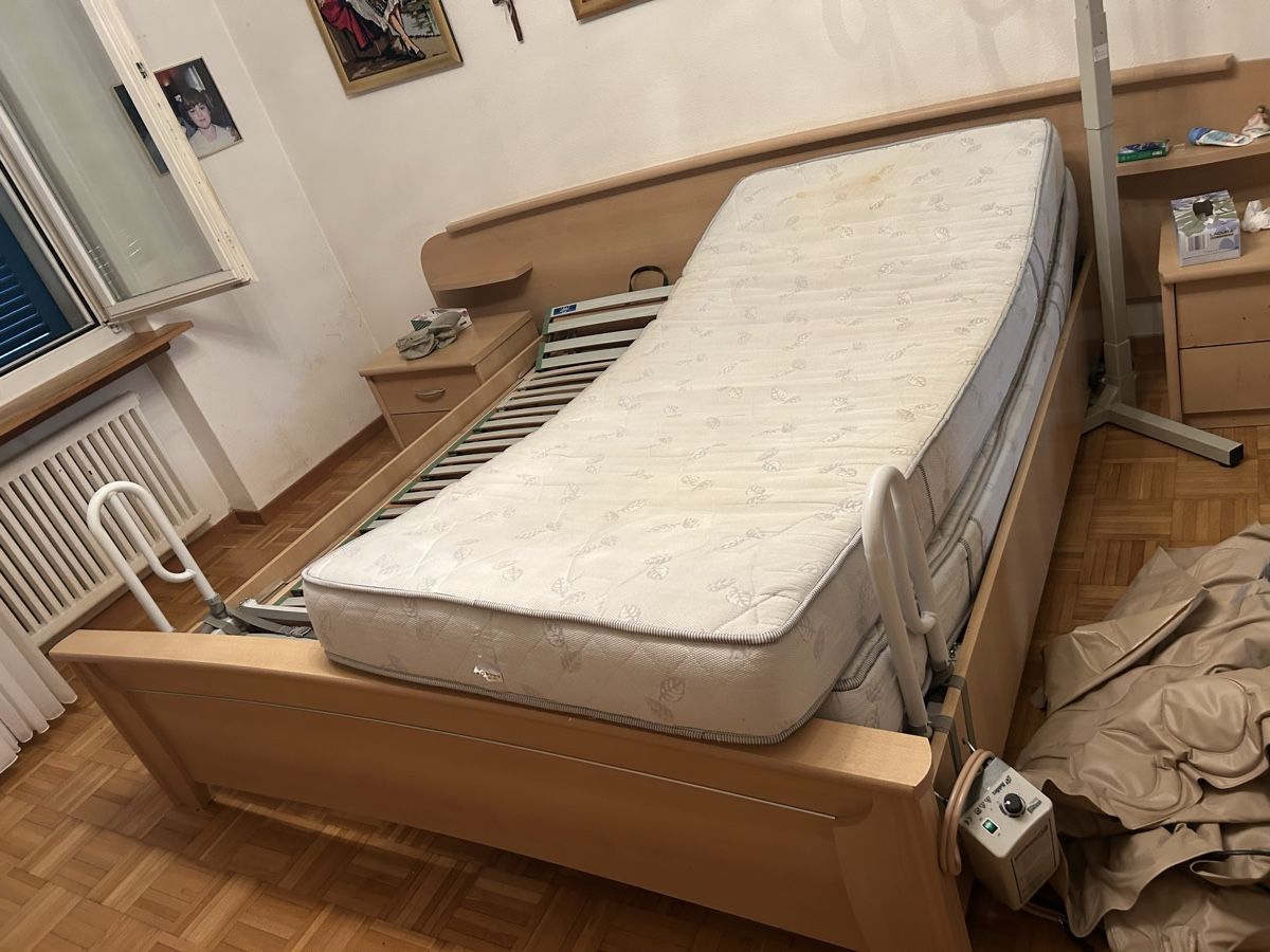 Lits: doppelbett eiche hell – D'occasion à Zürich par 11Zitronenfalter