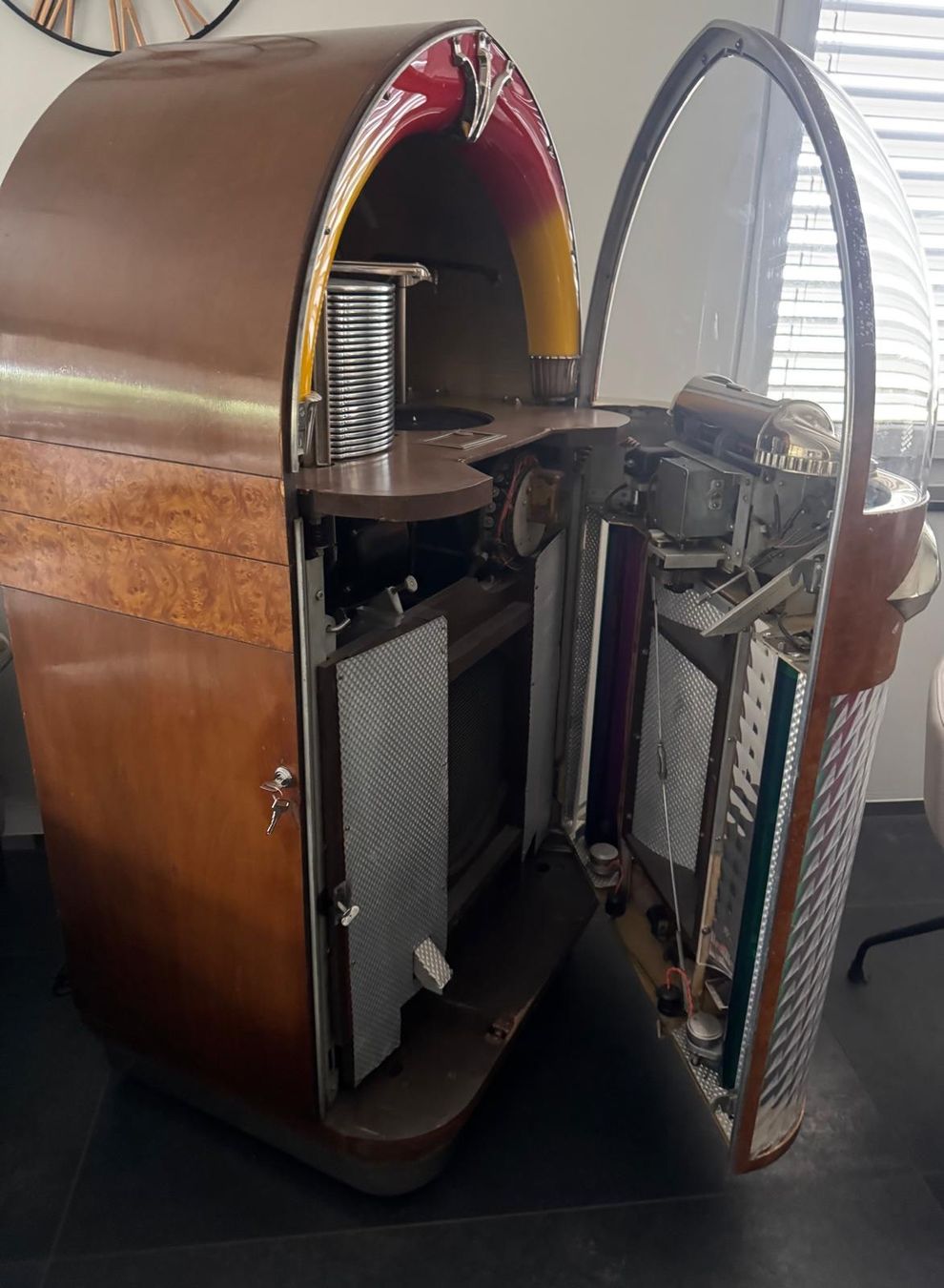 Wurlitzer Jukebox: Wurlitzer Jukebox Multi Selector Phonograph – Usato da Winterthur venduto da Mico9 3
