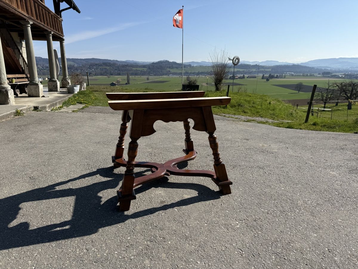 Tische: Italienischer Tisch mit kunstvollen Intarsien – Gebraucht aus Kehrsatz von Skoppa 1