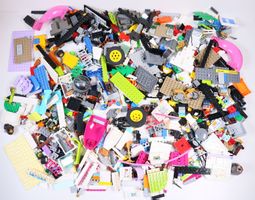 1.5 kg. Legoteile mit Minifiguren