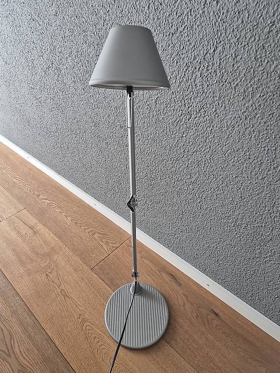 Lampade: Tischleuchte Artemide Tolomeo – Usato da Chur venduto da chrigebrunner