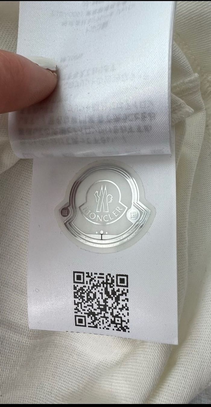 Moncler T-shirt: Moncler TShirt ORIGINAL – Nuovo e nell'imballaggio originale da Winterthur venduto da su_4assd 4