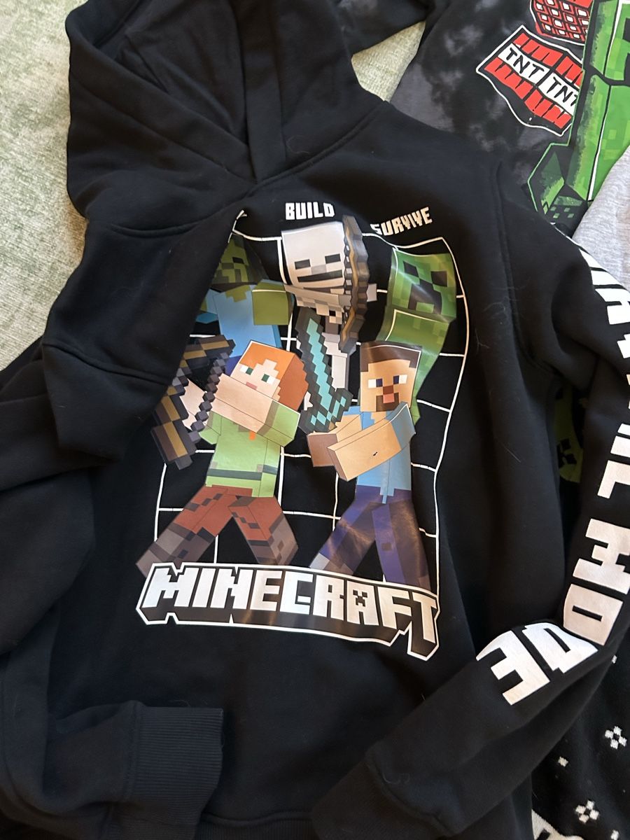 Lotti & Set di vestiti: Minecraft Kleiderpaket, 10 Teile, Grösse 146/152 – Usato da Embrach venduto da Ladybug87 2