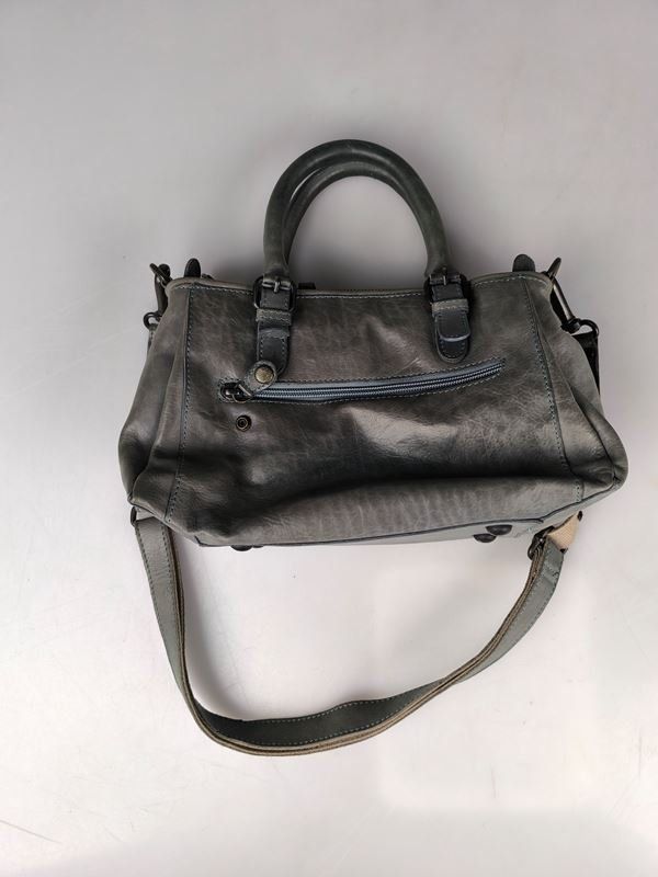 Sacs femmes: Hand-Tasche , Graugrün – D'occasion à Rüti ZH par Restwert_Rueti_ZH 1