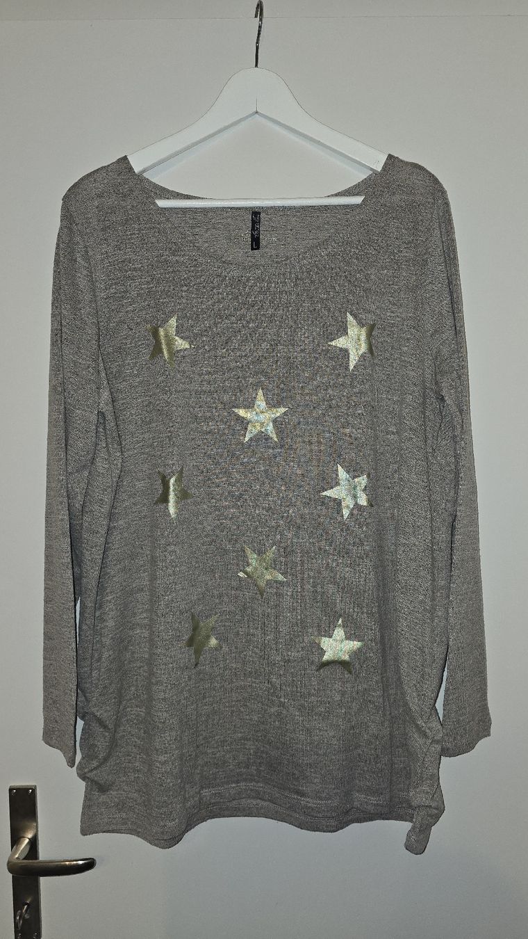 Pullover & Sweatshirts: Damen Pullover mit Sternen Grösse L – Gebraucht aus Brugg AG von bischuuu
