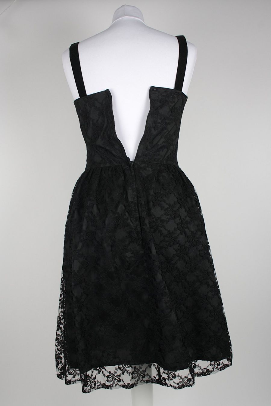 Kleider: Schwarzes Spitzenkleid – Gebraucht aus Zollikofen von Restwert_Zollikofen 1